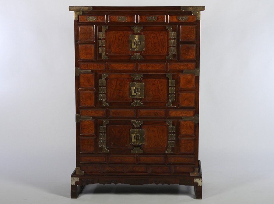 LARGE KOREAN TALL CHEST BRONZE DETAILS (1 of 7)