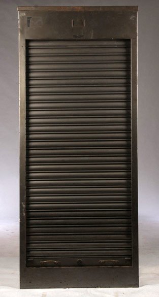 VINTAGE INDUSTRIAL METAL CABINET CIRCA 1930 (1 of 3)