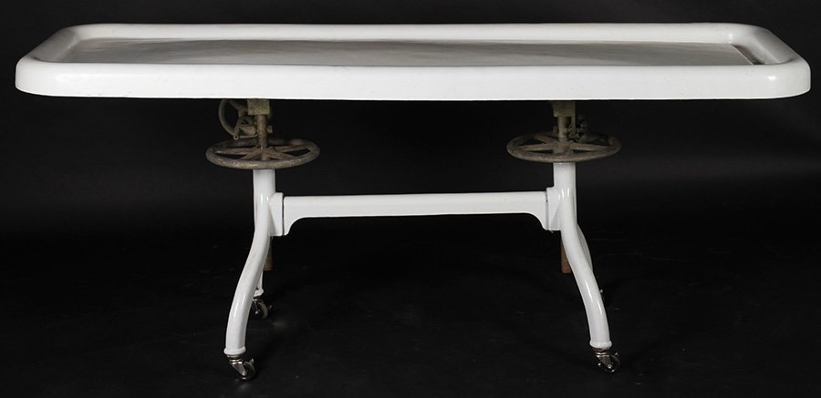 CAST IRON ADJUSTABLE EMBALMING TABLE 1910 (1 of 3)