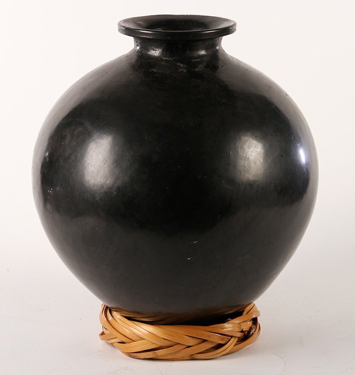 BLACK CLAY POT FROM MEXICO OAXACA ORIGIN (1 of 3)