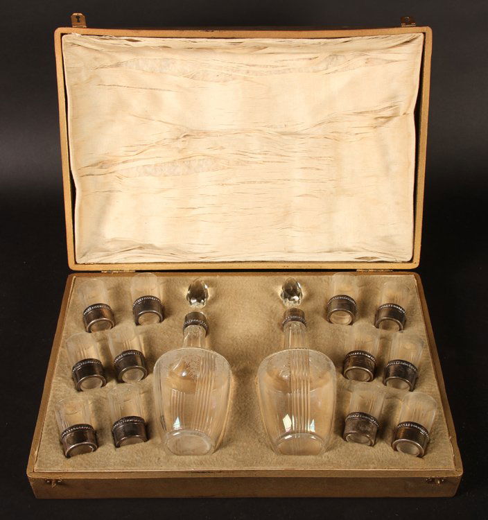 TRAVEL CASE W/ GLASS DECANTERS & CUPS C.1940 (1 of 6)