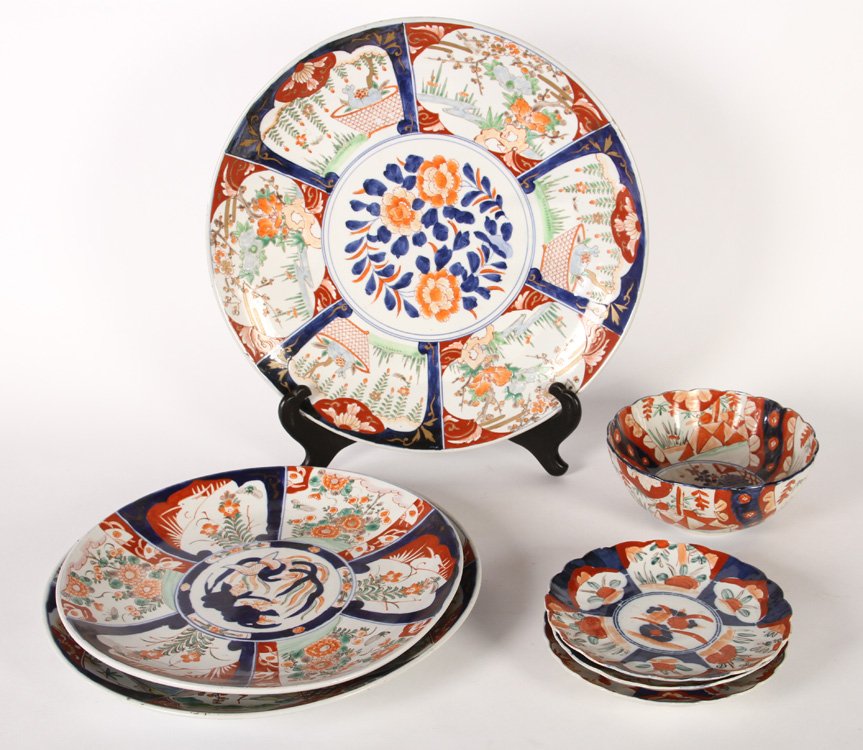 7 JAPANESE IMARI PORCELAIN ITEMS CIRCA 1880 (1 of 4)