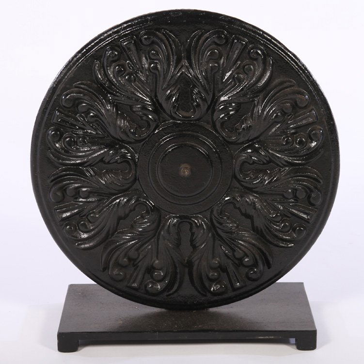 CAST IRON ARCHITECTURAL ROUNDEL MOUNTED 1900 (1 of 4)