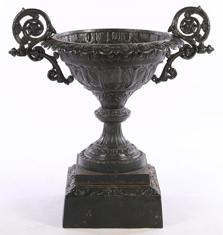 19TH CENT. CAST IRON GARDEN URN FISKE (1 of 5)