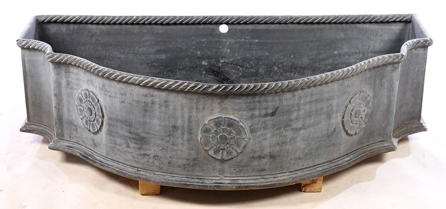 AN ENGLISH STYLE CAST LEAD FOUNTAIN BASIN (1 of 4)