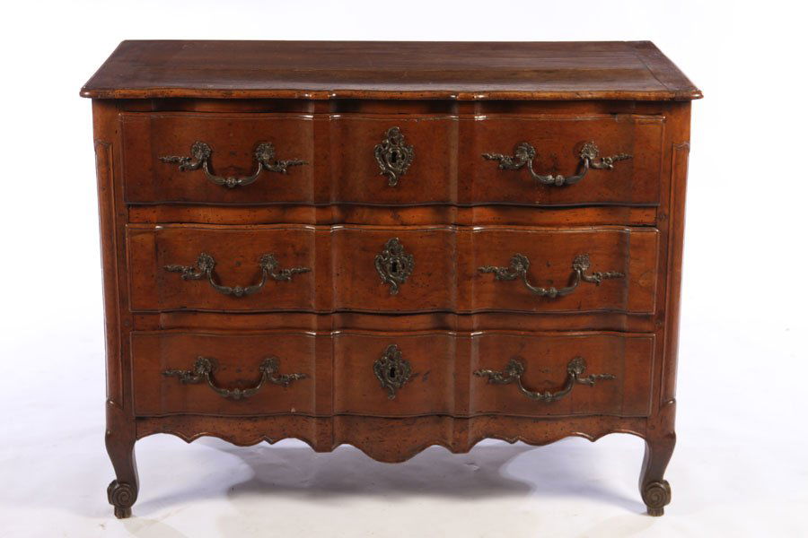 18TH CENT. FRENCH PROVINCIAL 3 DRAWER COMMODE (1 of 5)
