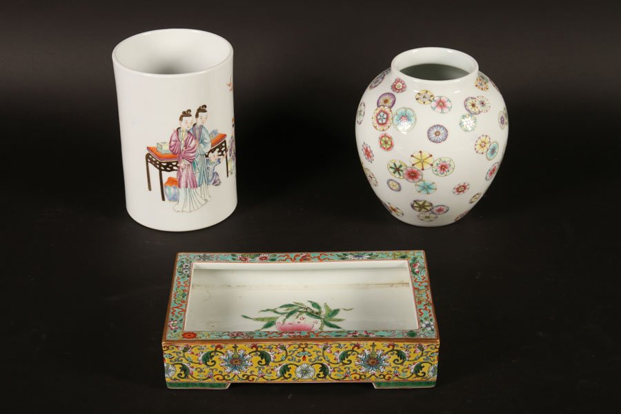 A GROUP OF 3 ASIAN PORCELAIN ITEMS (1 of 6)