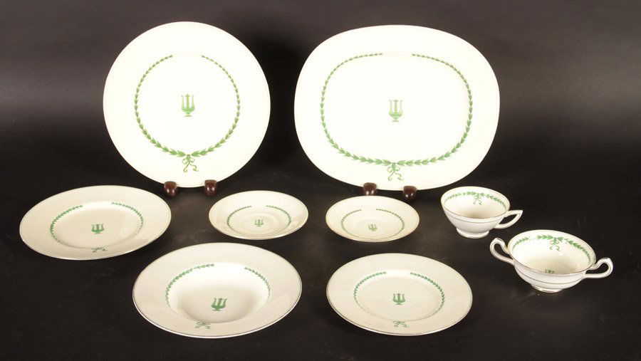 AN 89 PIECE MINTON PORCELAIN SERVICE CIRCA 1930 (1 of 8)