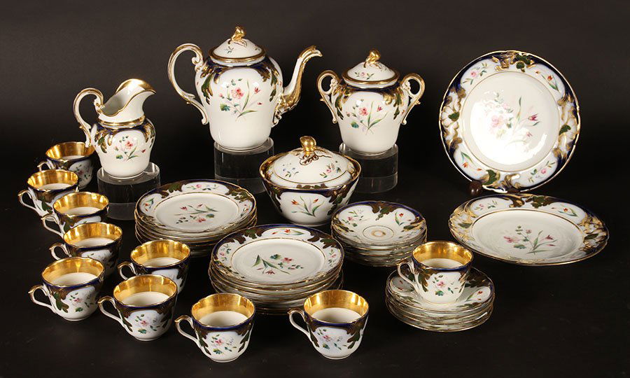 A 35 PIECE GROUP OF HAND PAINTED SERVICE C.1960 (1 of 5)