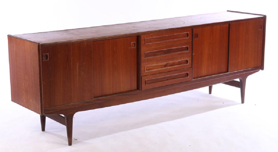 MID CENTURY MODERN TEAK SIDEBOARD 1960 (1 of 6)