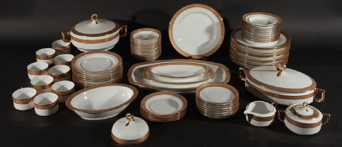 A 52 PIECE SERVICE OF HEINRICH PORCELAIN C.1960 (1 of 7)