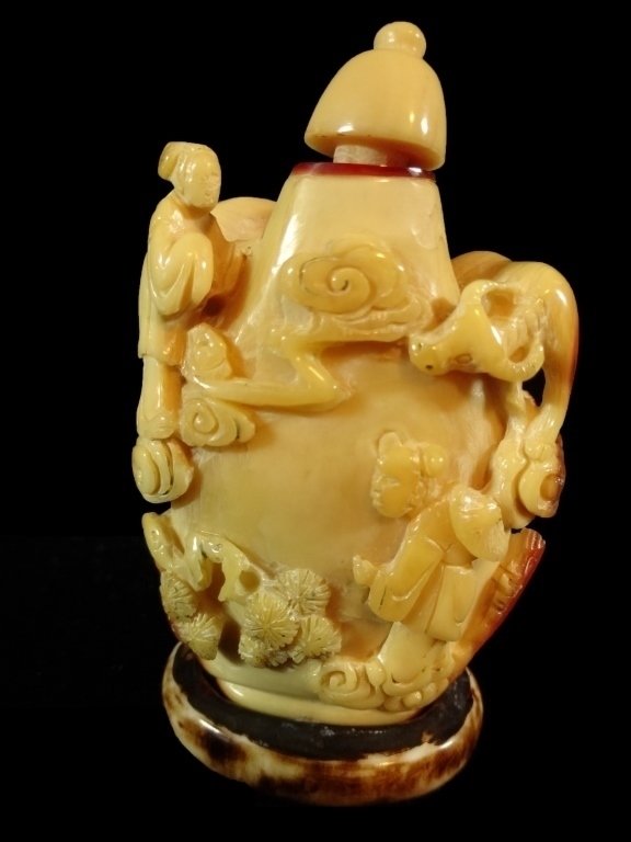 BEAUTIFULLY CARVED 19TH CENTURY HORNBILL SNUFF BOTTLE, (1 of 6)