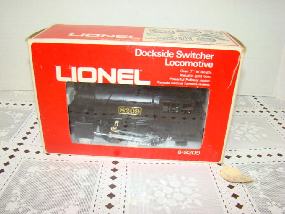 LIONEL DOCKSIDE SWITCHER LOCOMOTIVE IN ORIGINAL BO: LIONEL DOCKSIDE SWITCHER LOCOMOTIVE IN ORIGINAL BOX-BOX FLAP TEAR & SLIGHT DISCOLORATION-APPEARS NEW & COMPLETE