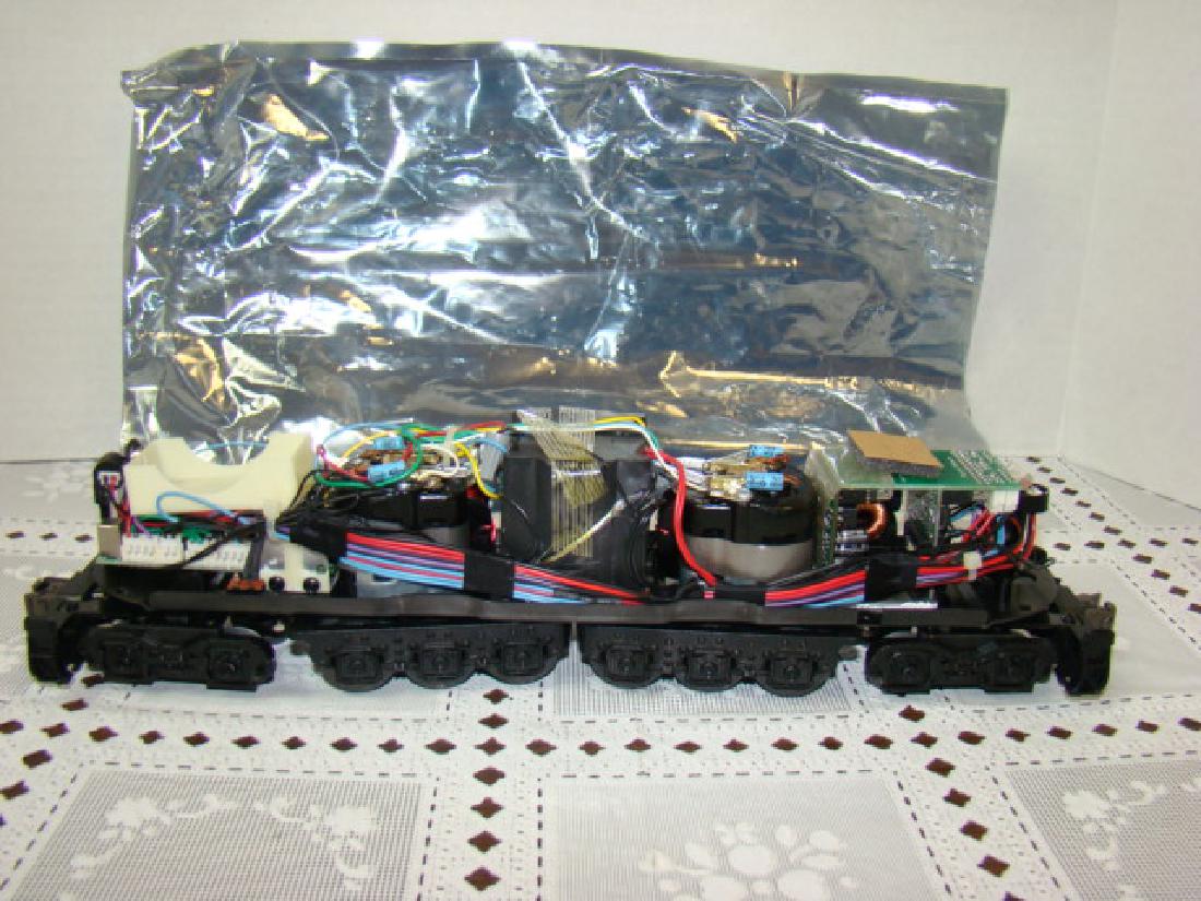 NEW LIONEL MOTOR COMPONENT ON CHASSIS & TRUCKS- NO (1 of 8)