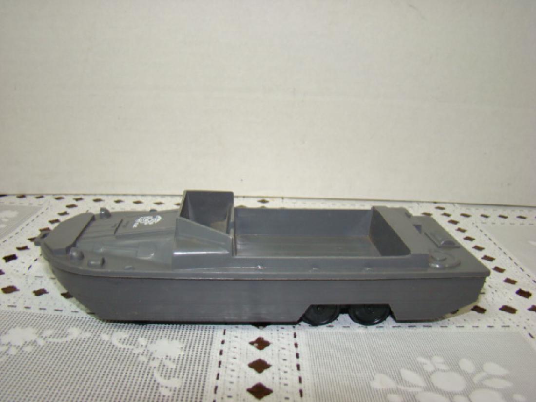 USMC GREY PYRO DUCK BOAT BY LIONEL: USMC GREY PYRO DUCK BOAT BY LIONEL- NO FLAT CAR- APPEARS COMPLETE