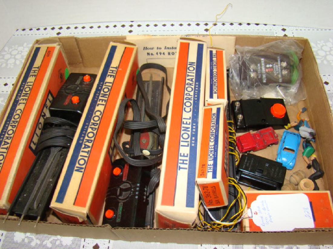 LIONEL TRAINS- BARRELS-REMOTE CONTROL TRACK SETS & (1 of 5)