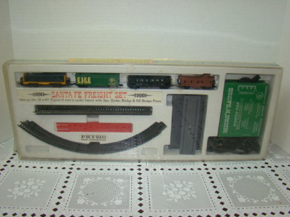 N-SCALE PHYSIO CHEM CORPORATION TRAIN SET (1 of 7)