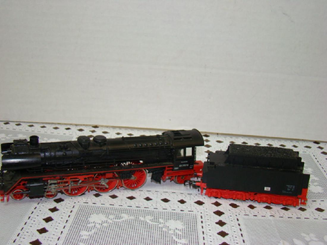 RED/PINK HO SCALE 03 2157-0U LOCOMOTIVE AND TENDER: RED/PINK HO SCALE 03 2157-0 LOCOMOTIVE AND TENDER - 4-6-2 - UNTESTED - AS IS CONDITION - DUSTY FROM AGE