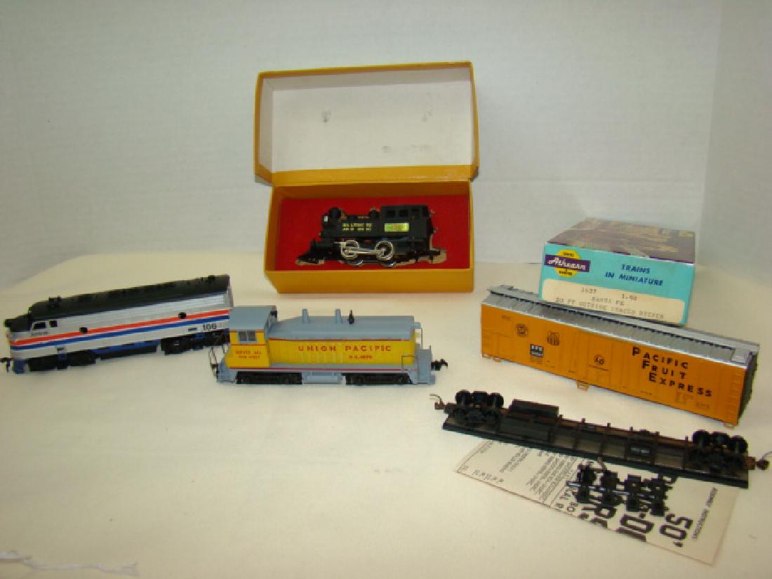 HO SCALE MIXED LOT (1 of 8)