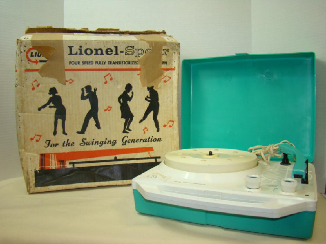 LIONEL 44360 RECORD PLAYER IN BOX (1 of 4)