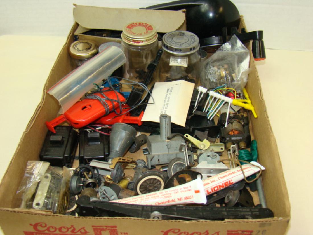 LARGE LIONEL PARTS LOT-VARIETY OF PARTS & HARDWARE (1 of 6)