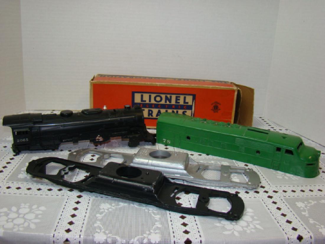 LIONEL TRAINS- 2 LOCOMOTIVE CAPS ONLY- 2 CHASSIS: LIONEL TRAINS- LOCOMOTIVE CAP ONLY 2065 WITH ORIGINAL BOX - 2 CHASSIS 2333-20 SILVER & BLACK & GREEN LOCOMOTIVE CAP #78- MINOR SCRATCHING-BOX HEAVILY DAMAGED