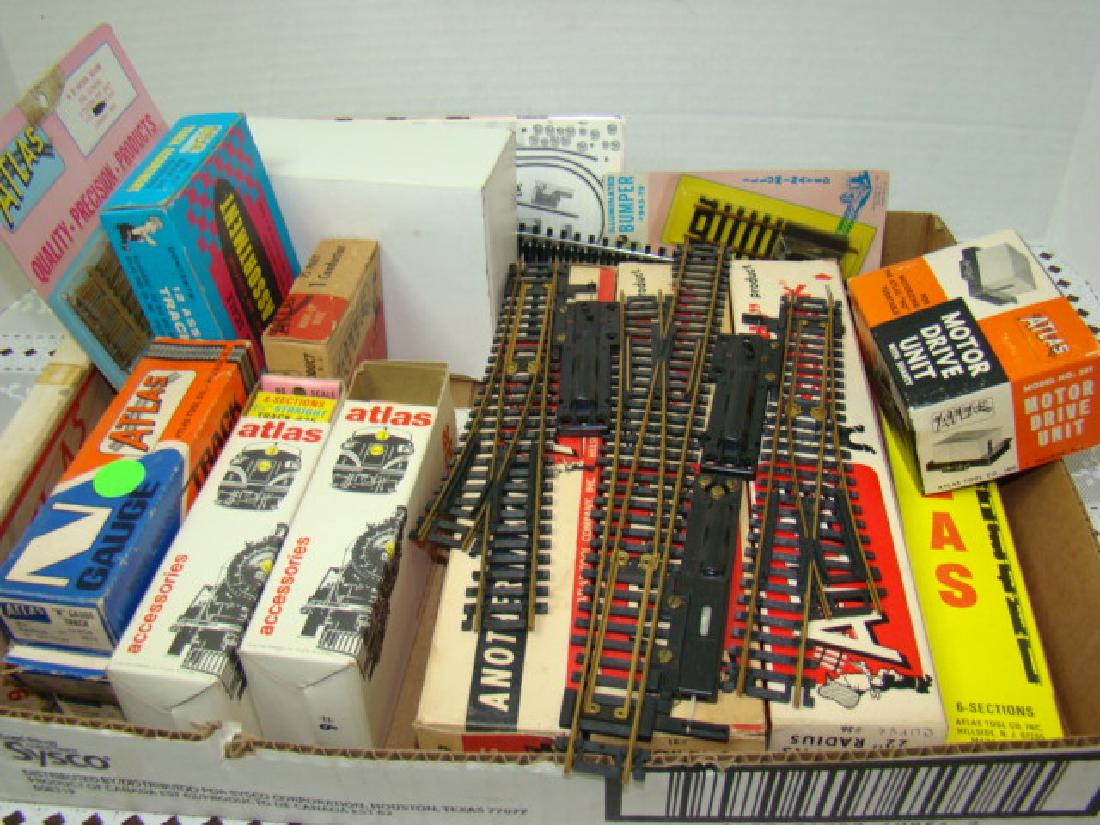 ATLAS TRAIN ACCESSORIES IN ORIGINAL BOXES (1 of 6)