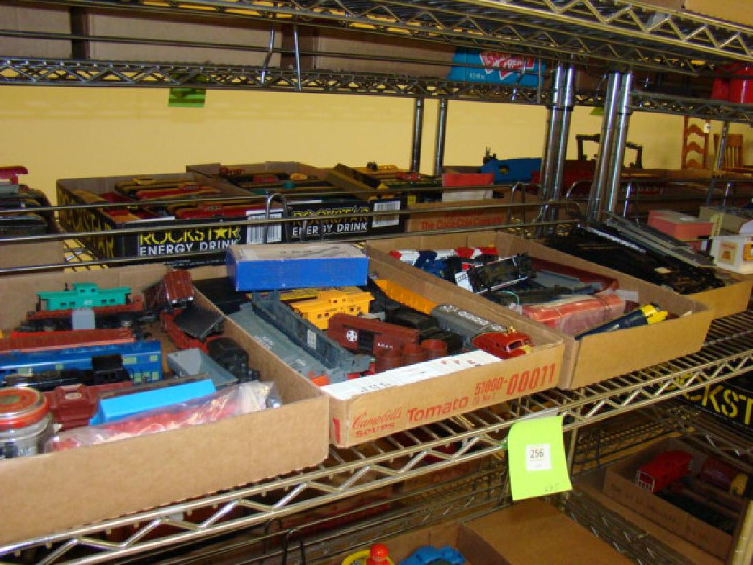 SHELF LOT-HO SCALE VARIOUS TRAINS (1 of 8)