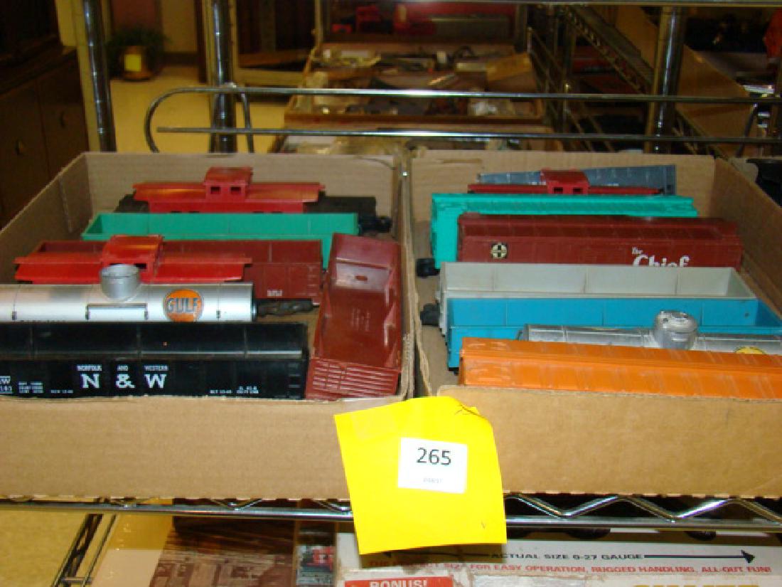 TRAIN CARS-S GUAGE MOSTLY AF (1 of 5)