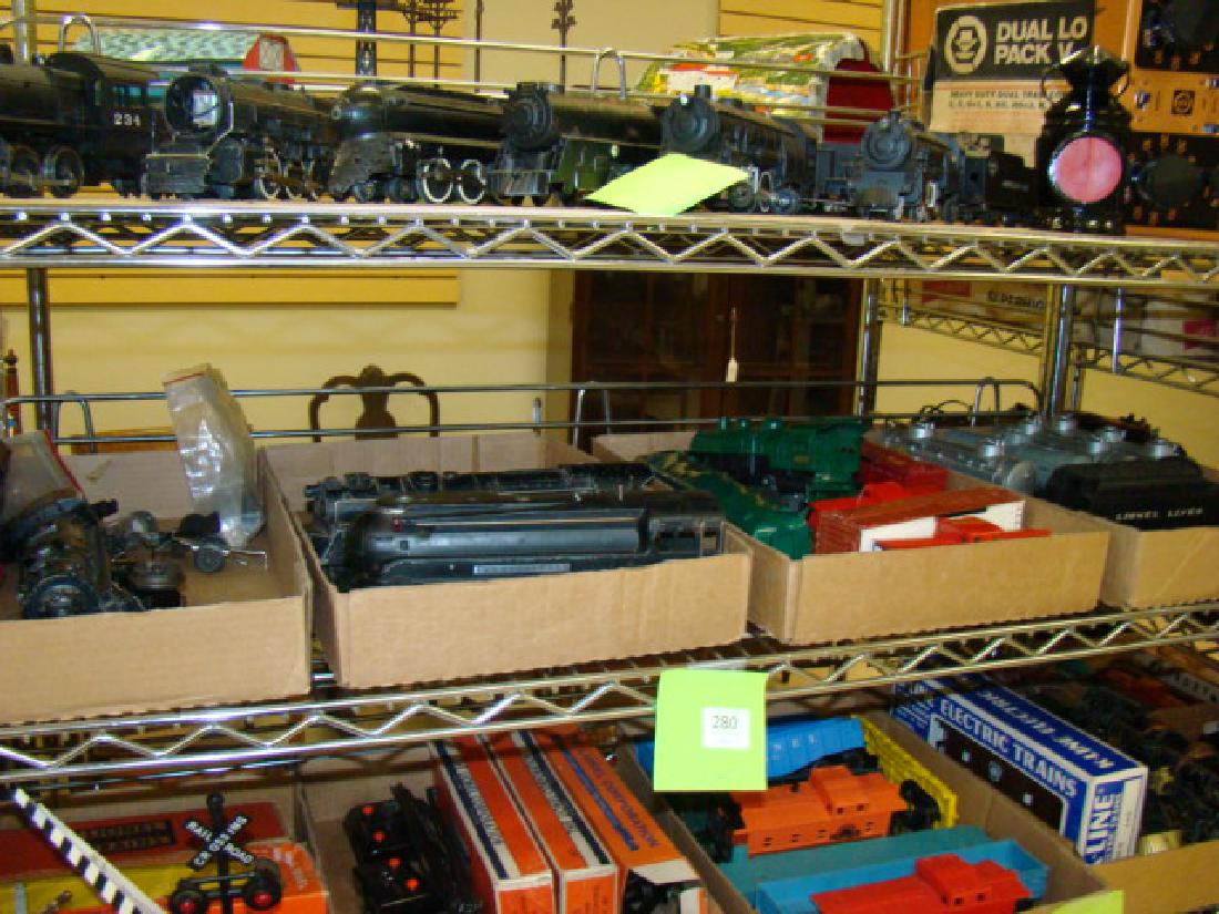 VARIOUS LIONEL TRAIN CARS & LOCOMOTIVES WITH PARTS (1 of 5)