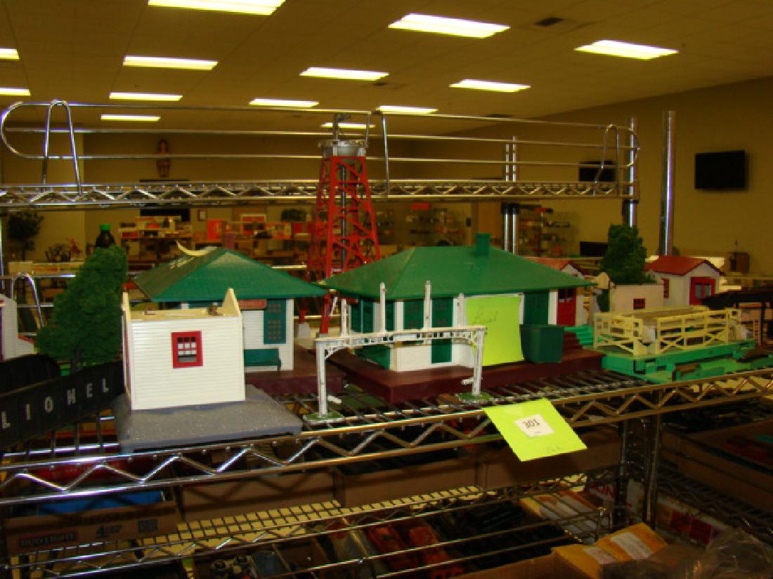 LIONEL HOUSES-CATTLE LOADING PLATFORM & MORE (1 of 4)