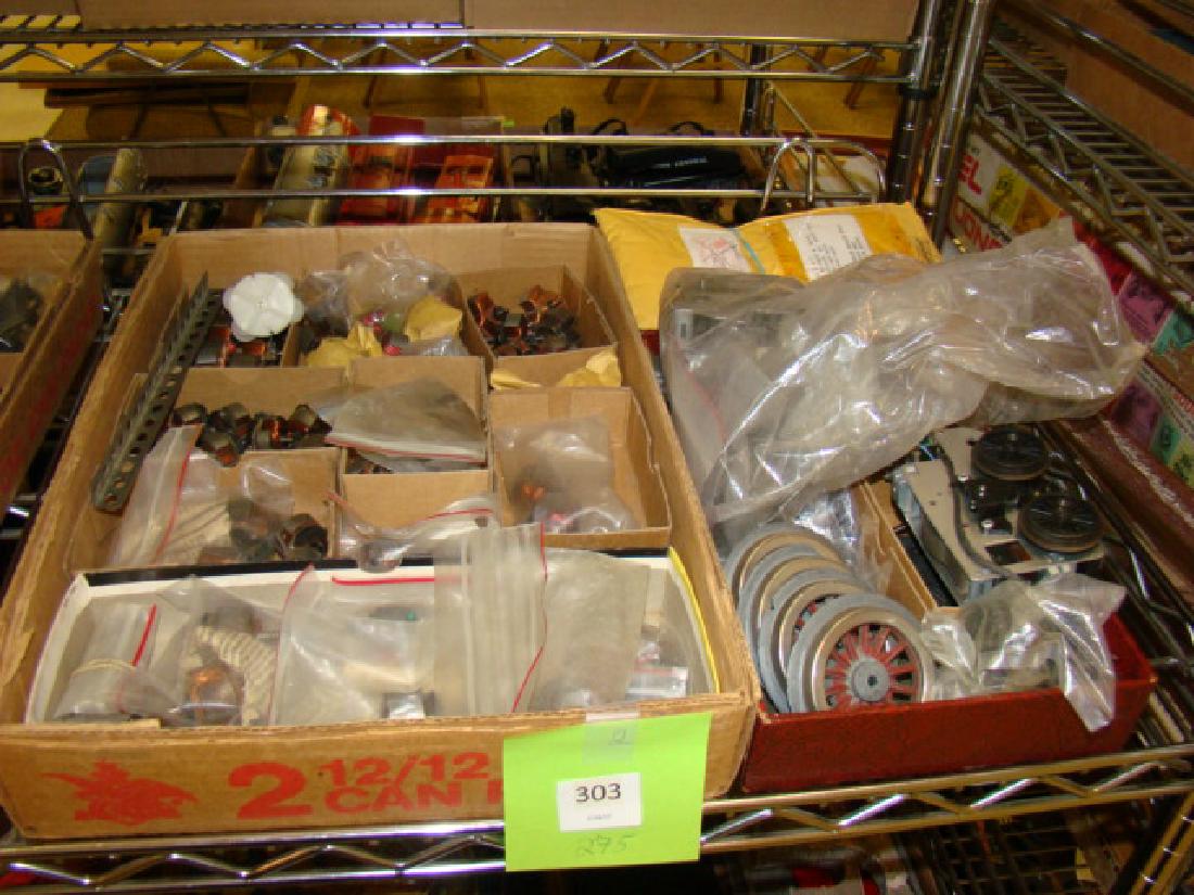 TRAIN PARTS AND ACCESSORY LOT-WHEELS-MOTOR PARTS (1 of 4)
