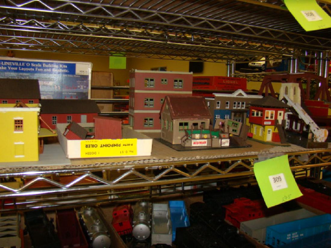 LARGE LOT OF TRAIN VILLAGE HOUSES AND MORE (1 of 4)
