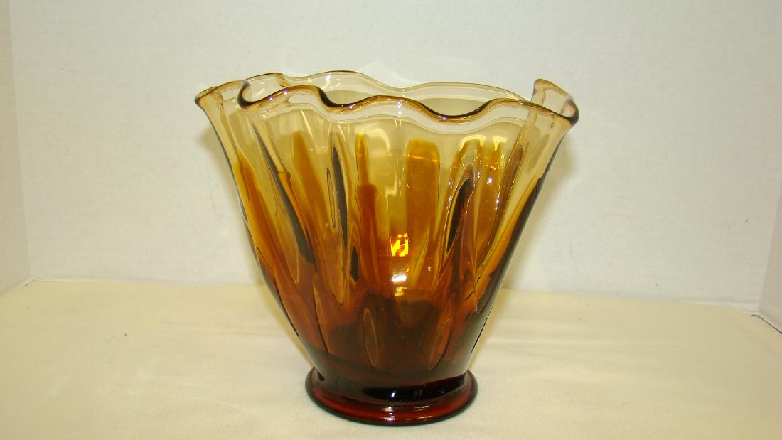 ROOT BEER COLOR FLARED ART GLASS VASE: ROOTBEER COLORED FLARED ART GLASS VASE - 7 IN TALL X 8 IN WIDE