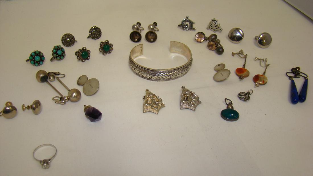 VINTAGE 925 SILVER BRACELET - VARIETY OF EARRINGSS: VINTAGE 925 SILVER BRACELET - VARIETY OF EARRINGS - RING AND MORE - BRACELET HAS A BASKET WEAVE DESIGN - EARRINGSS ARE ALL CLIP ONS - ABALONE - TURQUISE - VARIOUS SHAPES AND SIZES - RING IS SIZE 8 - S