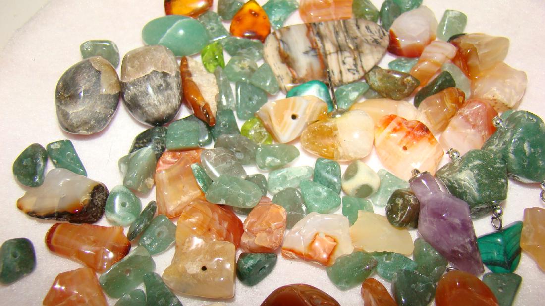POLISHED CARNELIAN STONES - JADEITE STONES - AND M: POLISHED CARNELIAN STONES - JADEITE STONES AND MORE - MOST HAVE CENTER HOLE DRILLED READY FOR JEWLERY MAKING