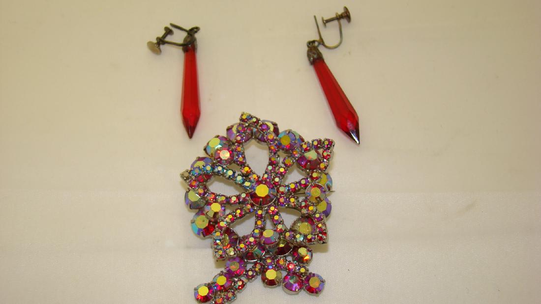 VINTAGE BROOCH WITH RED CRYSTAL EARRINGS (1 of 5)