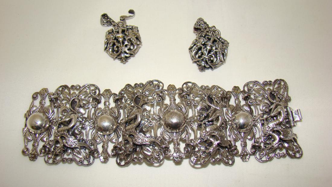 VINTAGE METAL NAPIER CHUNKY SILVER BRACELET AND EA (1 of 7)