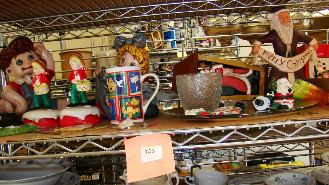 LARGE VARIETY OF CHRISTMAS ITEMS (1 of 7)