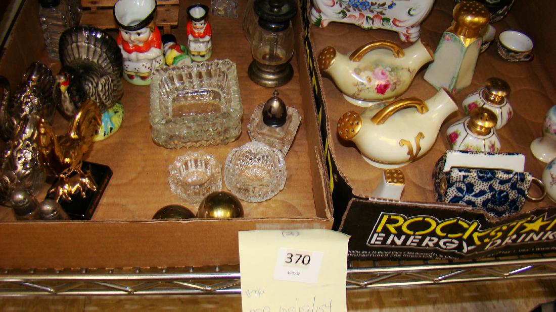 SALT AND PEPPER SHAKERS - SALT BOX AND MORE (1 of 3)