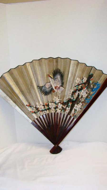 LARGE DECORATIVE FOLDING CHINESE FAN (1 of 5)