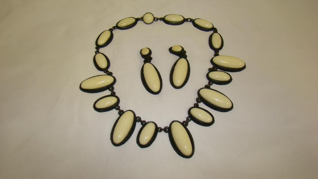 VINTAGE WHITE AND BLACK NECKLACE AND EARRINGS: VINTAGE WHITE AND BLACK NECKLACE AND EARRINGS - STONES ARE TWO SIZES OF OVALS ALL EDGED IN BLACK METAL - EARRINGS ARE DANGLE WITH CLIP ON