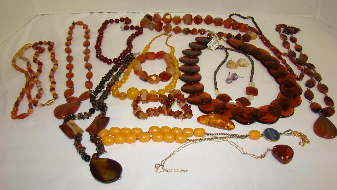 CRYSTAL AND STONE NECKLACES IN SHADES OF ORANGE (1 of 8)