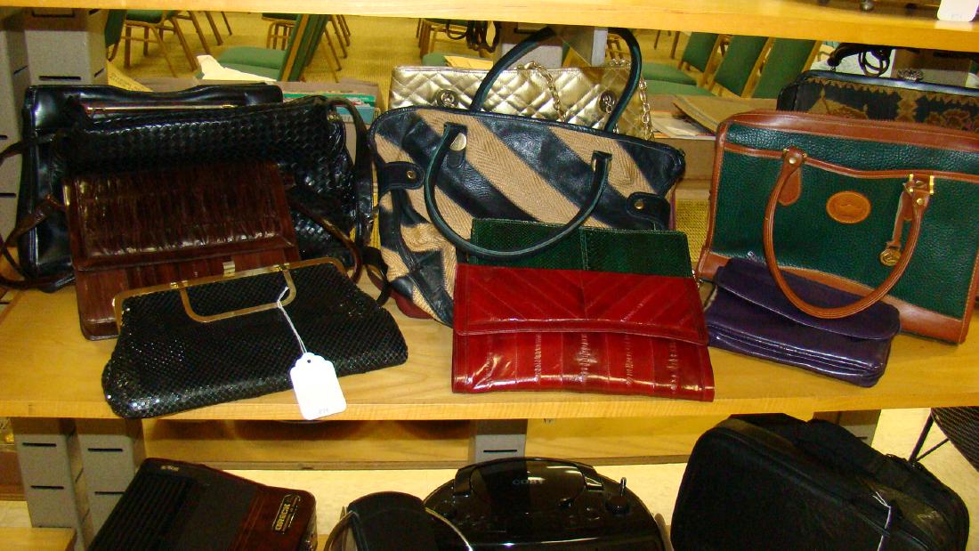 12 VINTAGE LADIES PURSES (1 of 3)