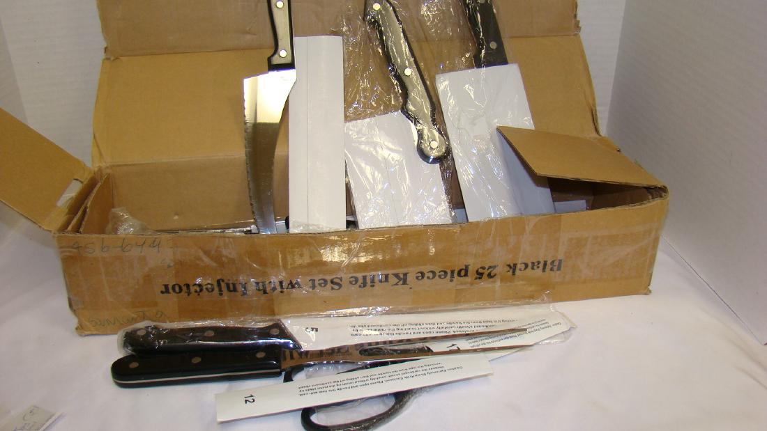 SET OF KITCHEN KNIVES (1 of 4)