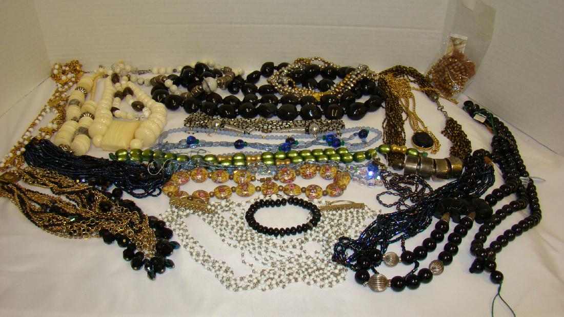 LARGE SELECTION OF LADIES NECKLACES (1 of 10)