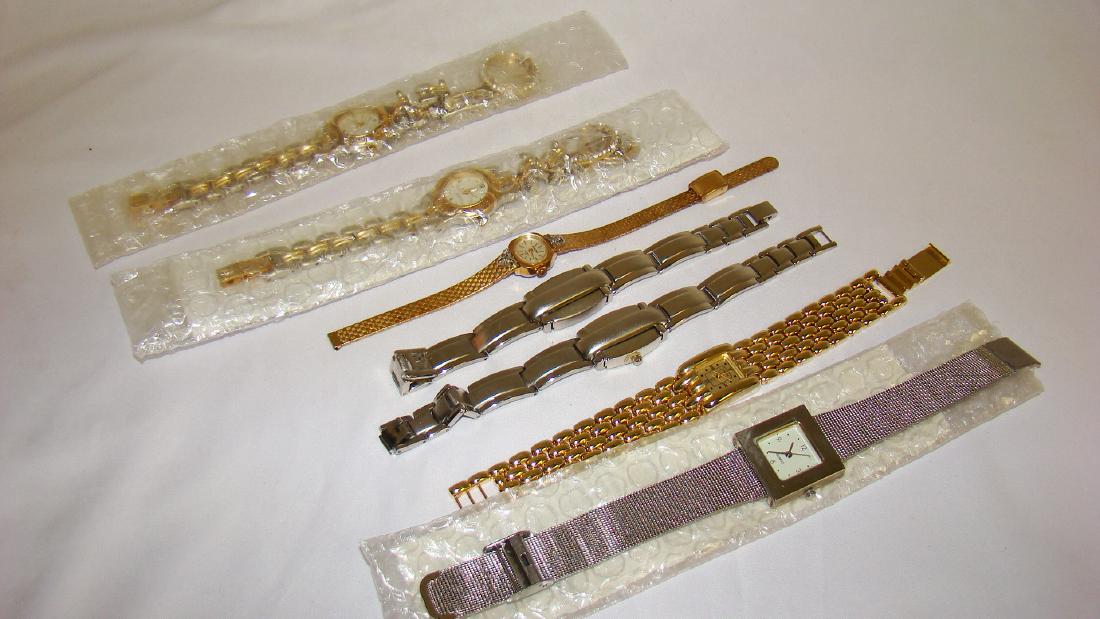 LADIES QUARTZ WATCHES (1 of 10)