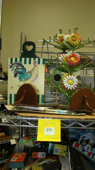 METAL FLOWER HANGERS-ROOSTER WALL BOX & MORE (1 of 4)