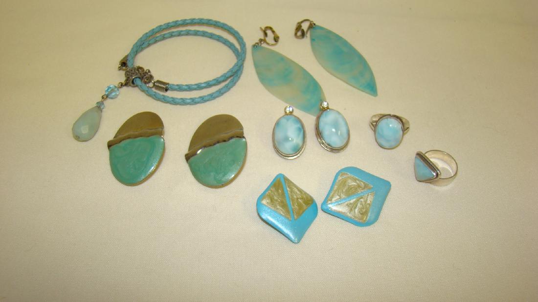 VINTAGE BLUE LEATHER CHOKER - RINGS AND MORE (1 of 4)