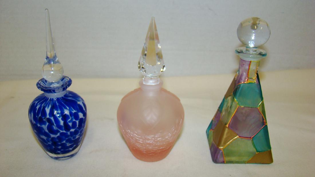 UNIQUE VINTAGE PERFUME BOTTLES: UNIQUE VINTAGE PERFUME BOTTLES - 1 BOTTLE IS IN CRACKLE PNK GLASS - BLUE AND WHITE GLASS BOTTLE - TRIANGULAR SHAPED BOTTLE WITH ROUND STOPPER WITH STAINED GLASS DESIGN